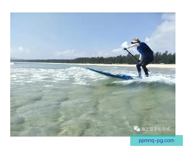 夏威夷冲浪比赛精彩纷呈，选手巅峰对决势不可挡
